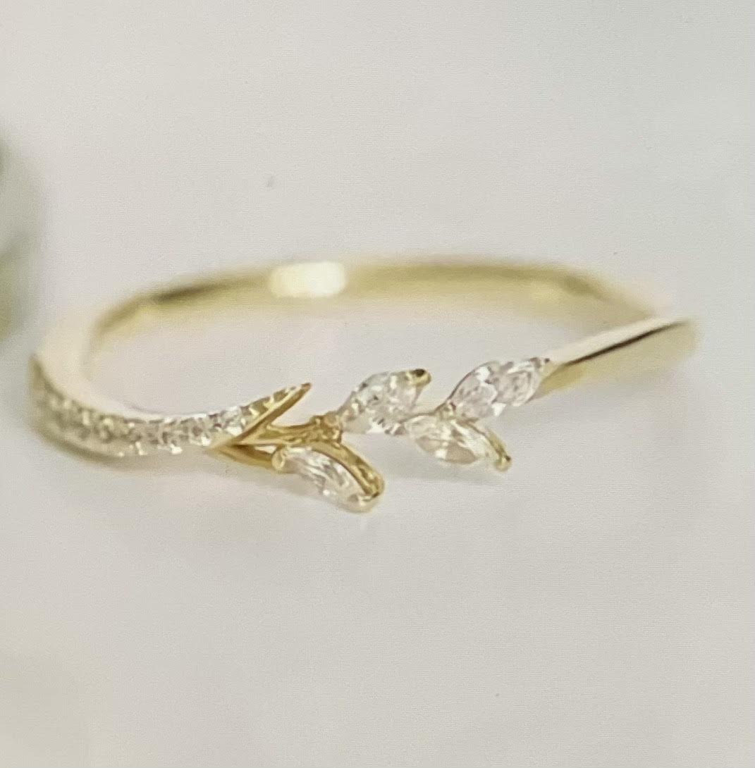 Charming Leaf Ring